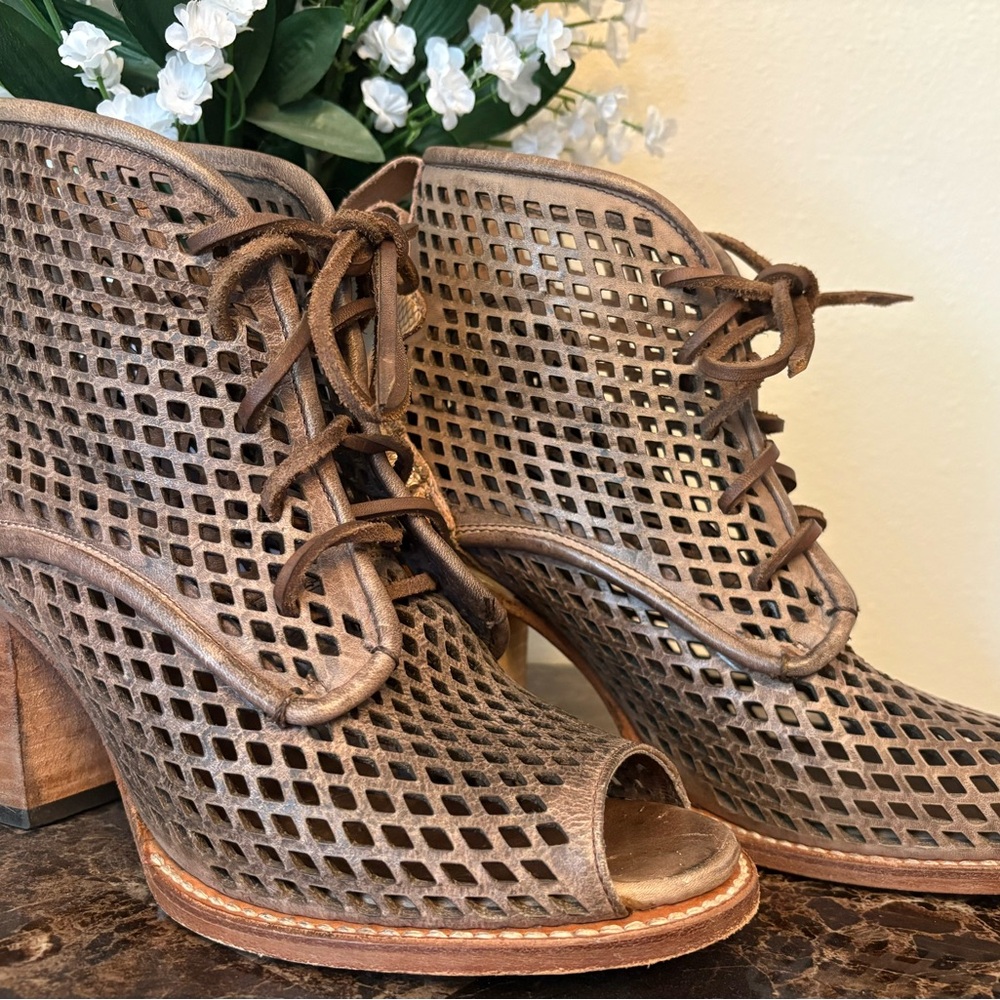 Freebird Brown BENNI Lace-Up Boots
